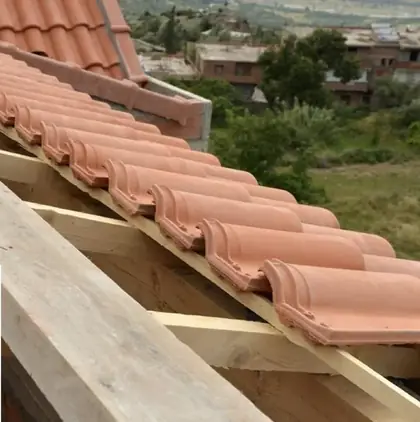 Liteaunage bois et pose des premières tuiles en rive